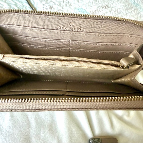 Kate Spade New York Neda Glitter Greta Court Cityscape Wallet taupe and silver - Picture 10 of 11